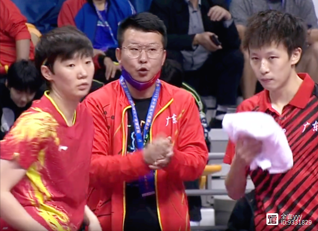 关于红色篮球：激烈较量演绎荣耀，强者胜出登顶巅峰的信息