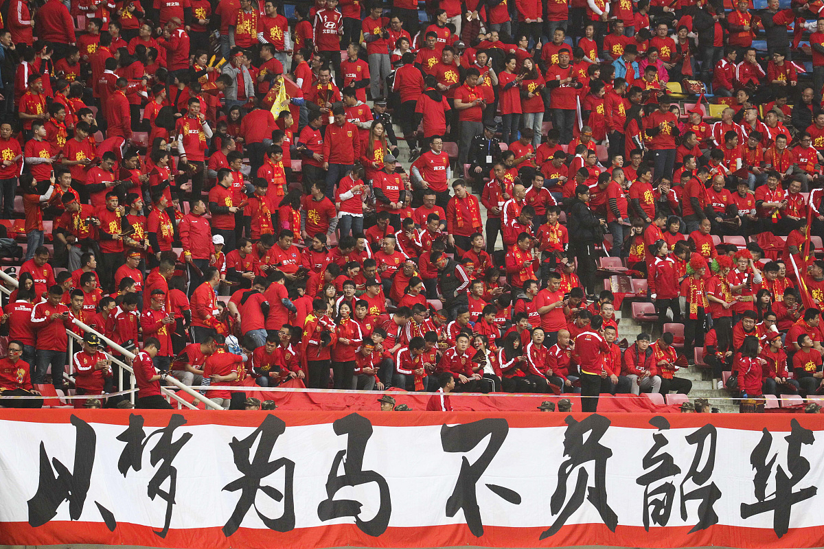 国际足坛强队交锋，胜负悬念引人入胜的简单介绍