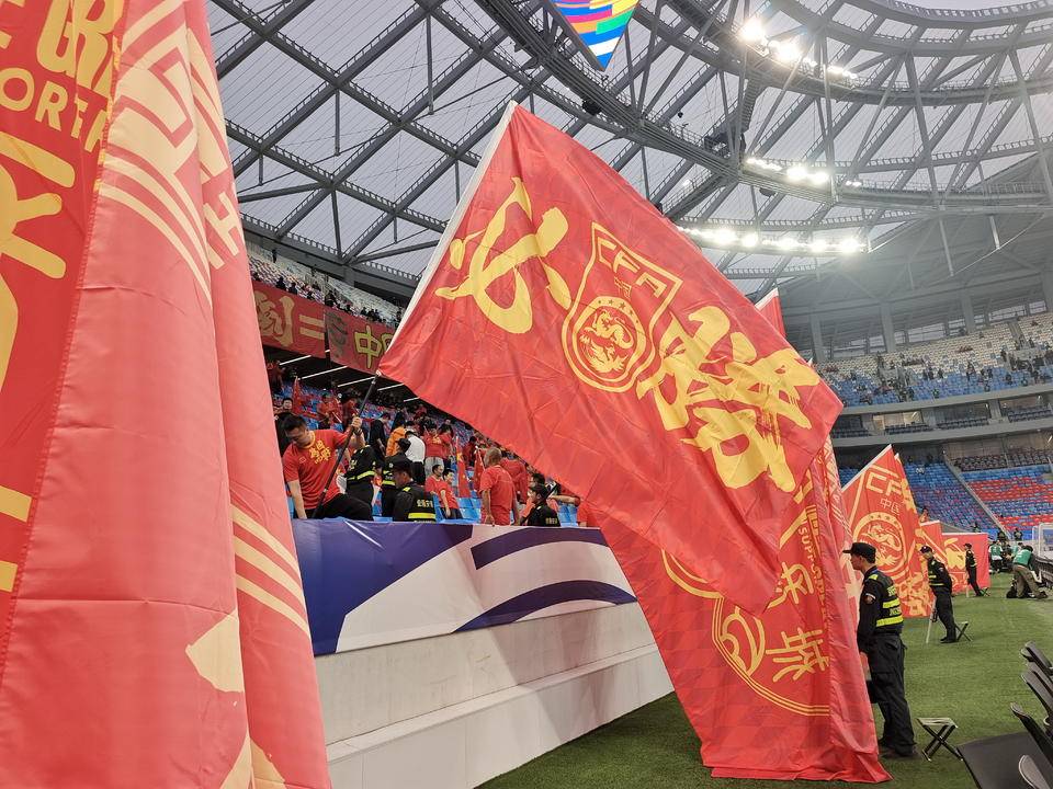 主场作战！球迷助威为球队助力加油的简单介绍